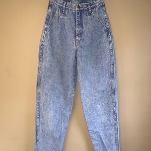 Bill Blass Pleated Light Wash Mom Jeans (Vintage)